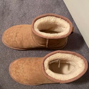 UGG mini metallic conifer